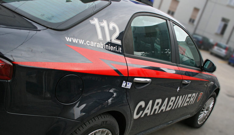 Carabinieri arrestano un 49enne per coltivazione di marijuana