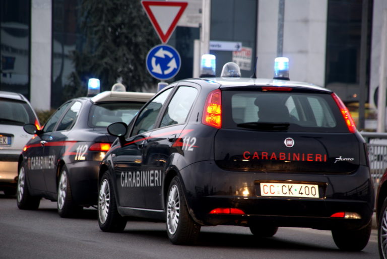 Centro spaccio in internet point, arrestate 10 persone