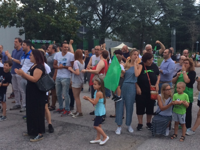 Pordenone, approdo alle “final four”. Grande folla a festeggiare i propri beniamini