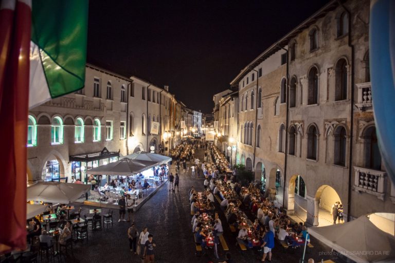 Sei di Pordenone se…, Cena in Contrada Maggiore venerdì 7 luglio