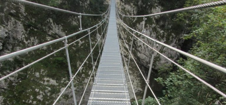 Ponte tibetano e vecchia strada Valcellina, riapertura il 1° aprile