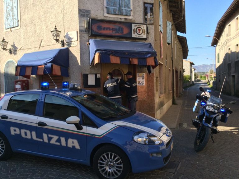 Preso a calci nel pub: sanguinante, riesce a scappare. Questore sospende 45 giorni l’esercizio