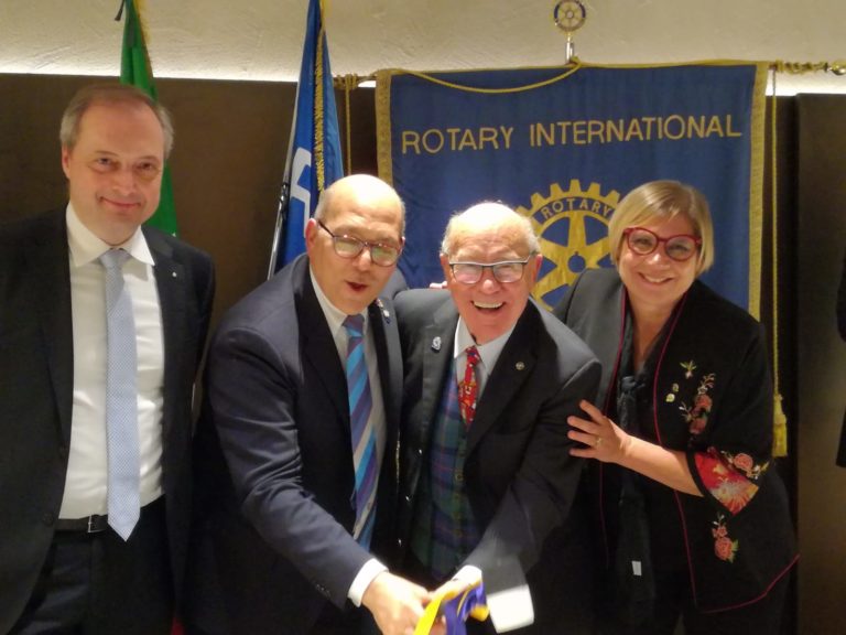 Rotary Pn, la suggestiva cerimonia della “Rottura del ghiaccio”