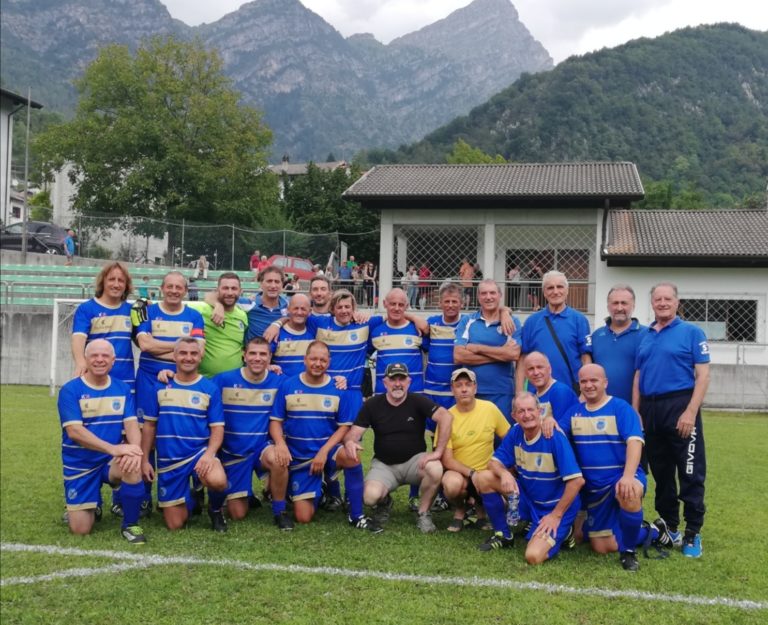 Vecchie Glorie calcio Casarsa vincono il torneo di Claut