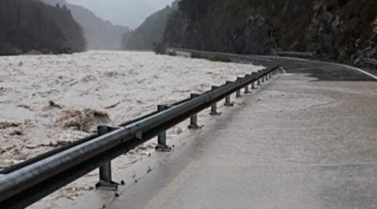 Maltempo su tutto il Friuli, esonda il torrente Varma