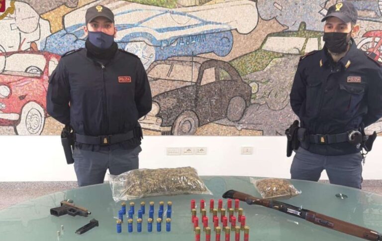 Polizia sequestra pistola, fucile e marijuana, due arresti