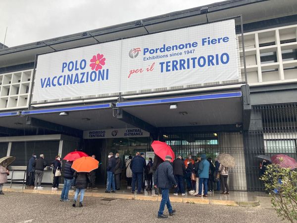 Conficoni (Pd) “disagi e improvvisazione allestimento centro vaccinale in Fiera”