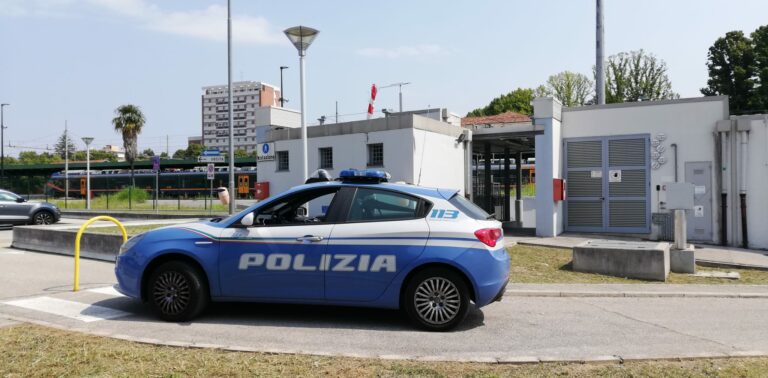 Rinvenuti superalcolici e hashish, denunciati 19 ragazzi