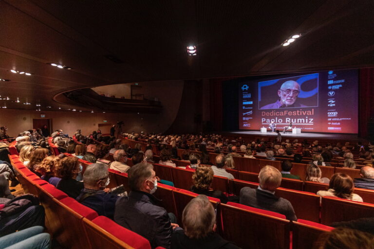 Dedica, inaugurata la 27^ edizione. Sigillo della città a Paolo Rumiz