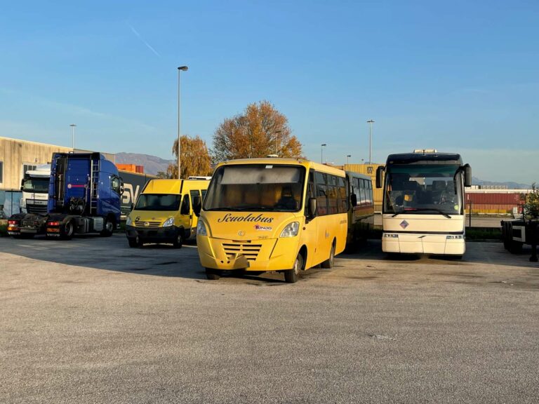 Polizia, sequestrati 5 scuolabus senza assicurazione nè revisione